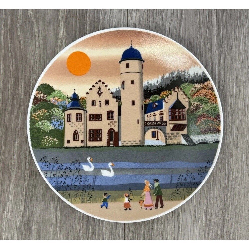MESPELBRUNN GERMANY Plate 7.75" Diameter Barbara Lurstenhofer Decorative